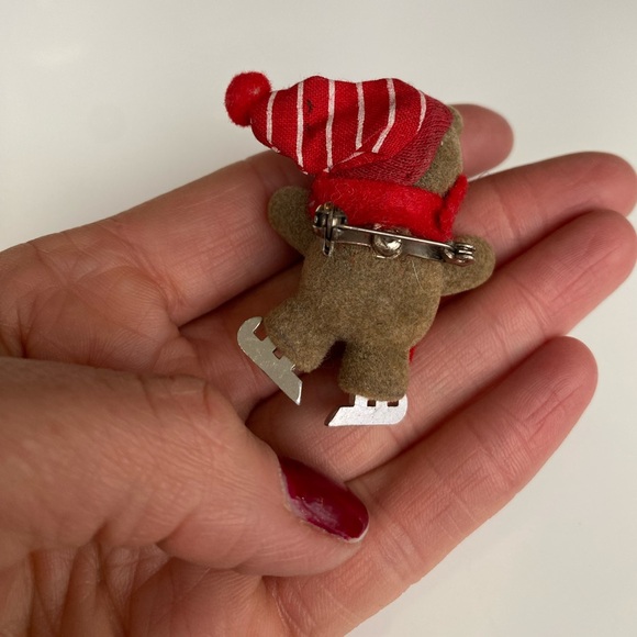 90's Vintage Fuzzy Ice Skating Bear Brooch Teddy Bear Winter Christmas - Picture 5 of 5